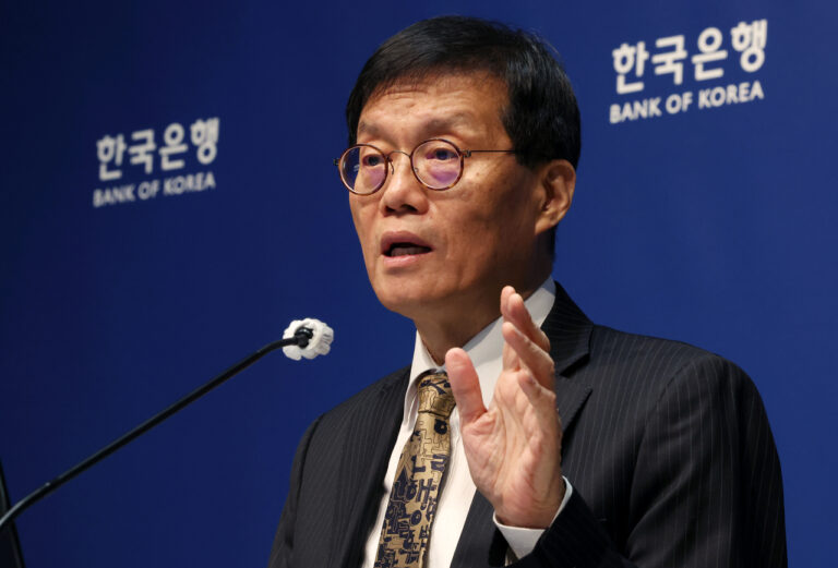 Bank of Korea holds interest rate at 2.5% amid weak won