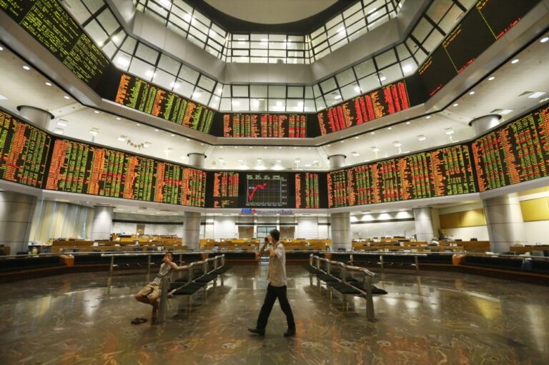Bursa Malaysia closes higher on bargain hunting