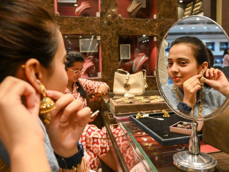 Diwali sales hit record Rs 5.40 lakh crore amid GST boost