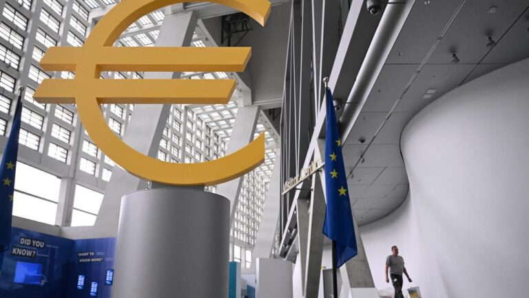 ECB to hold rates steady amid eurozone recovery