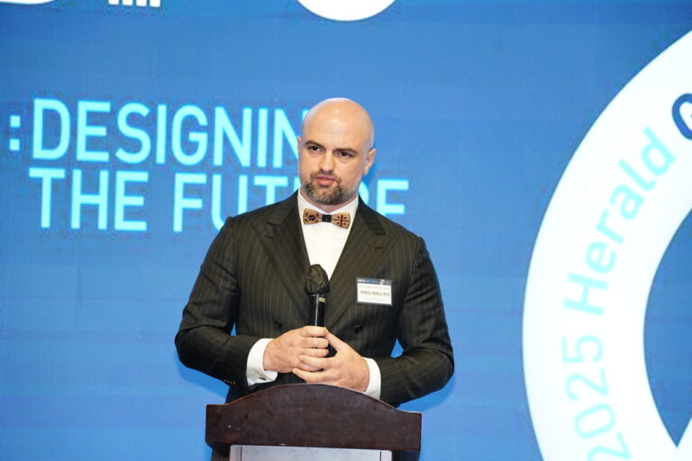 Global Biz Forum tackles economic fragmentation, digital money
