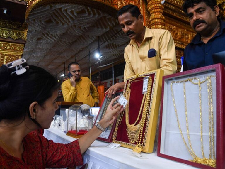 Gold prices set to drop after Diwali rush