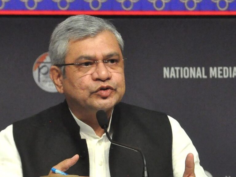 Govt plans measures to support traditional media