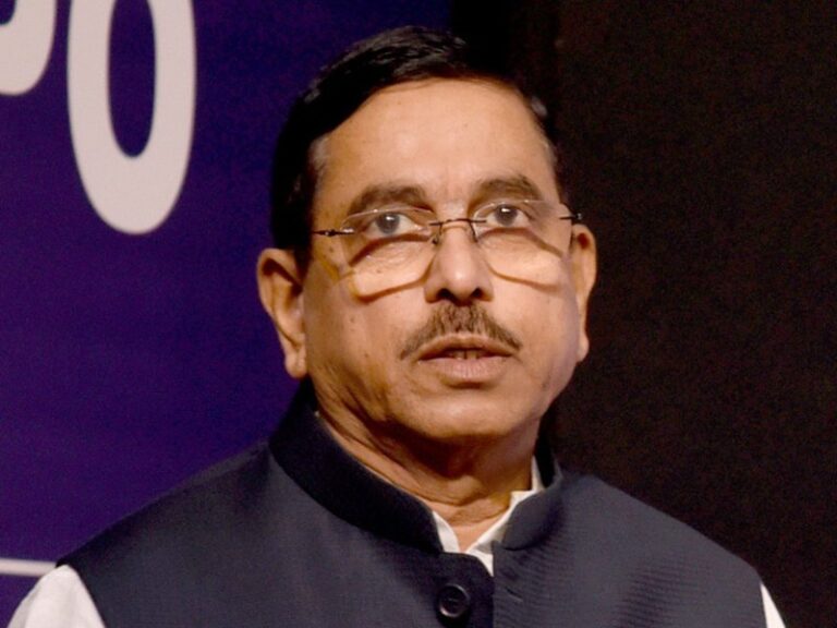 Govt vows stronger consumer protections and rules