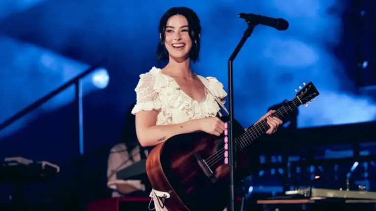 Gracie Abrams’ Red Rocks concert streams on Apple Music Live
