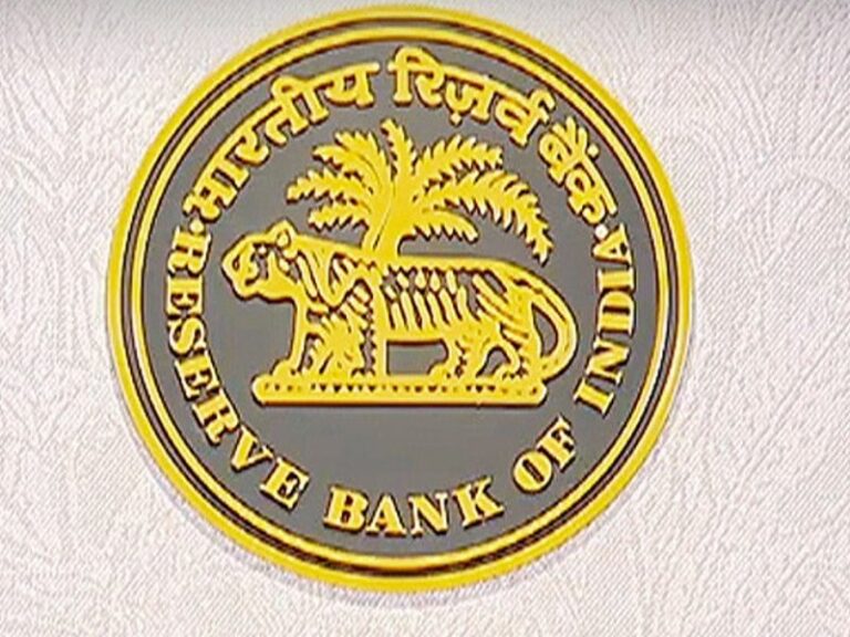 India forex reserves hit $702 billion