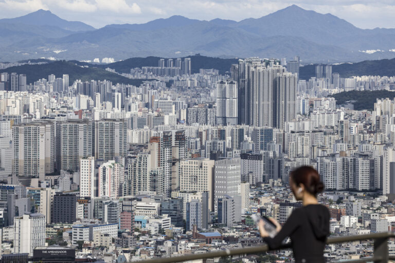 Korea mulls higher property taxes to curb speculation