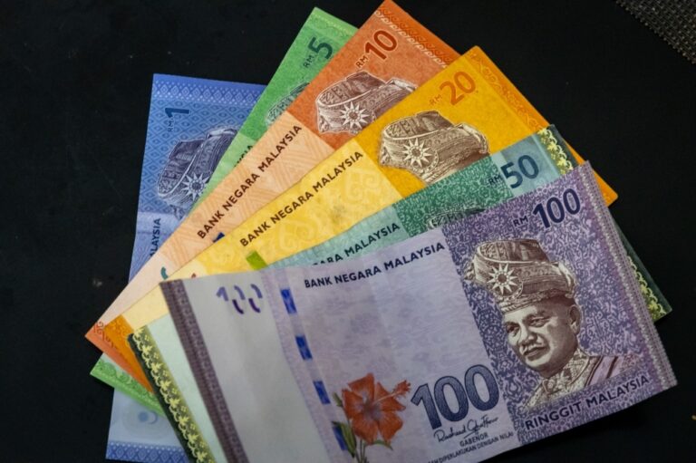 Ringgit edges up as Trump weighs software curbs