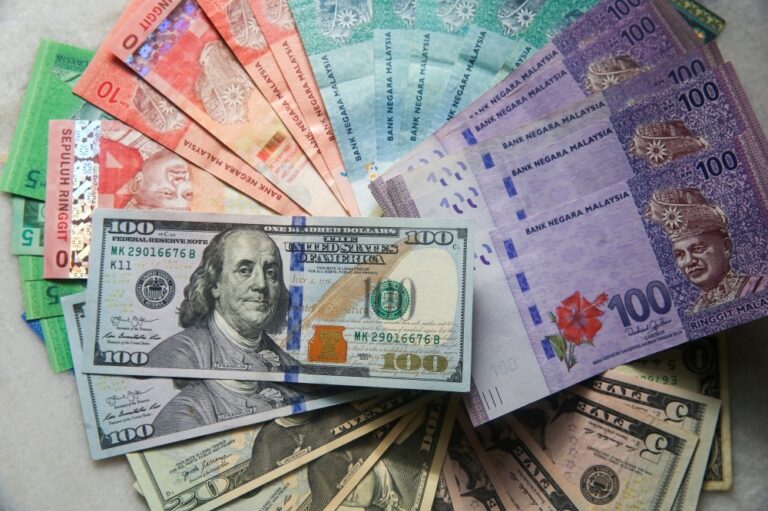 Ringgit strengthens against dollar ahead of FOMC meeting