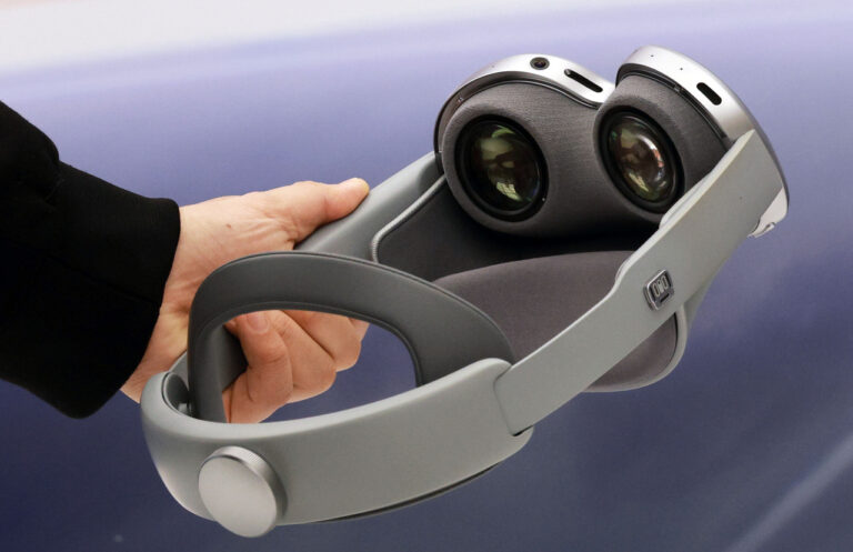 Samsung debuts Galaxy XR headset with AI features
