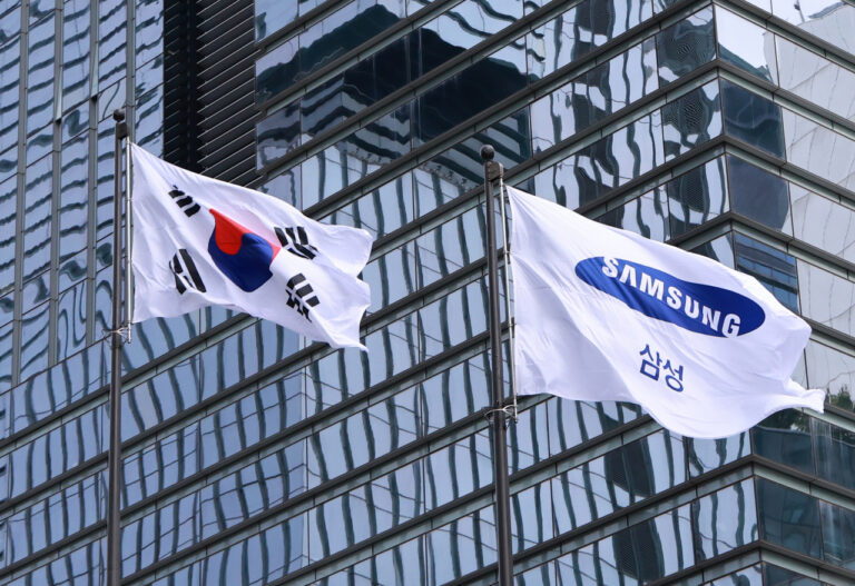 Samsung soars on record chip profits