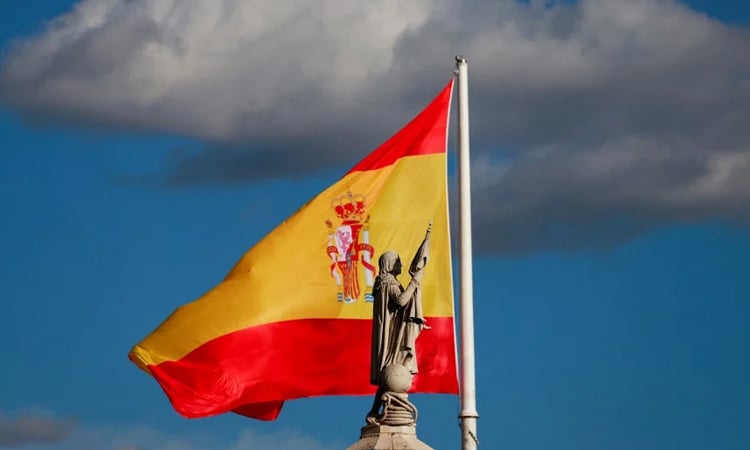 Spanish unemployment rises as seasonal jobs drop