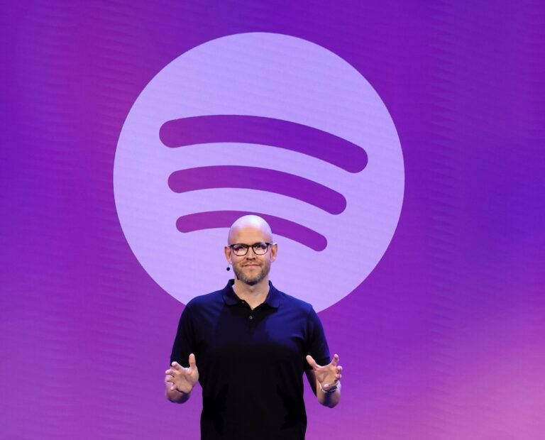 Spotify runs ICE recruitment ads as artists pull music over Helsing ties