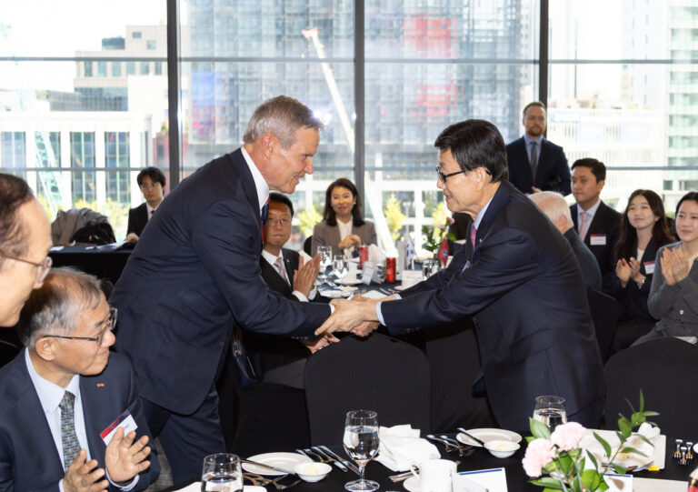 Tennessee governor meets Korean firms to boost EV ties
