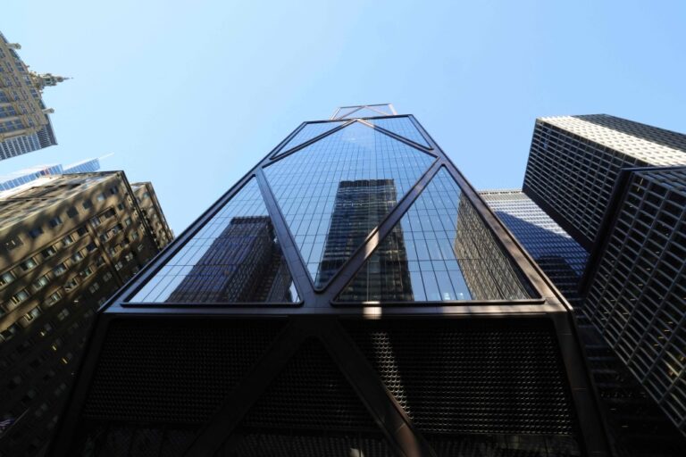 US private credit market faces rising risks