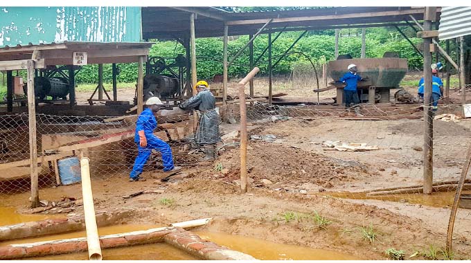 Banks ignore artisanal miners despite huge gold boom